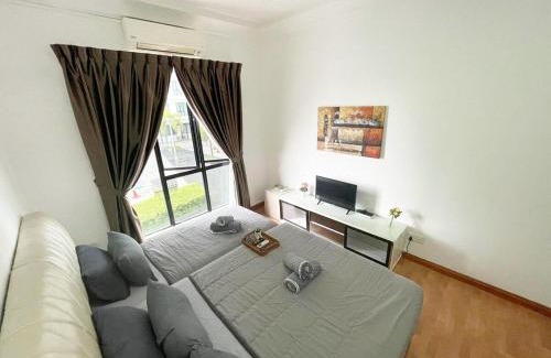 Taman Bukit Mewah Appartement | Up to 9 Person, Next to Paradigm Mall's new Theme park, Escape JB