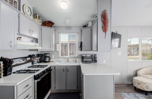 Mesa Maison | Updated 1-bedroom queen/ Free WiFi, AC Resort of Greenfield Village Mesa 55+
