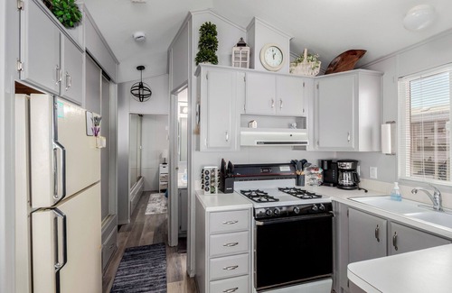 Mesa Maison | Updated 1-bedroom queen/ Free WiFi, AC Resort of Greenfield Village Mesa 55+