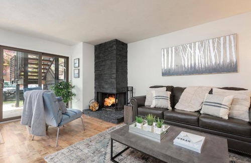 Aspen Maison | Updated 1 BR in Aspen's Center, Walk Everywhere!