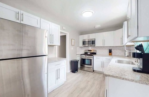 Virginia Village Maison | Updated 5-Bed Home w/Basement, Hammocks & Fire Pit Near I-25 and all things fun