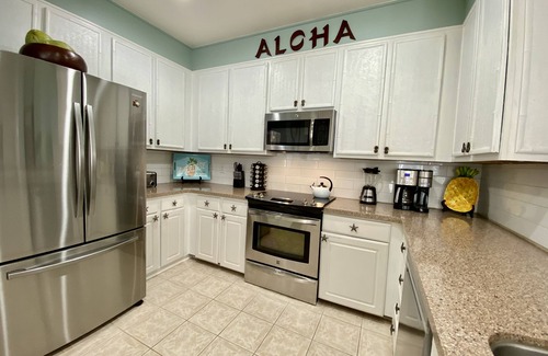 Bayview Copropriété | New Refurb*5 Beds*Downstairs Corner Greenbelt*A/C*6 Minutes to Beach*Beach Toys
