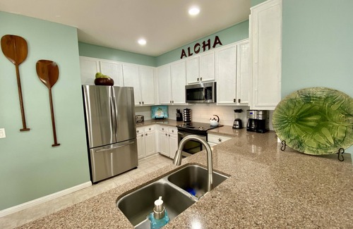 Bayview Copropriété | New Refurb*5 Beds*Downstairs Corner Greenbelt*A/C*6 Minutes to Beach*Beach Toys