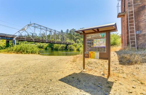 Lewiston Maison | Updated Cabin in Lewiston Historical District!