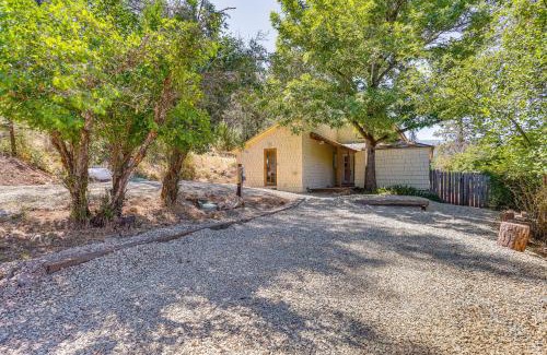 Lewiston Maison | Updated Cabin in Lewiston Historical District!