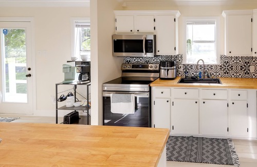 Comanche Maison | Updated Comanche Home w/ Country Views!