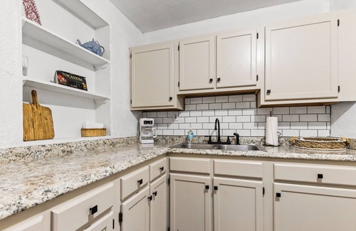 Tuscaloosa Maison | Updated & Cozy Stay - Minutes to Campus