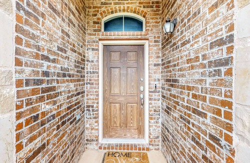 Odessa Maison | Updated Fixtures, Soaking Tub, & Enclosed Yard
