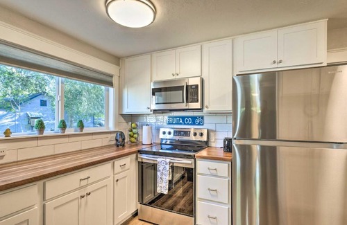 Fruita Maison | Updated Fruita Cottage - 1 Block to Downtown!