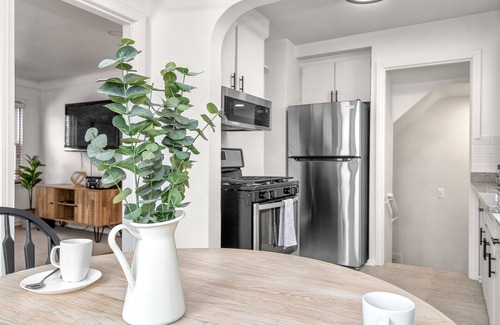 Dearborn Maison | Updated Home! 10 min to Airport/Greenfield Village