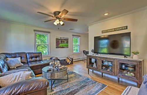 Highland Falls Maison | Updated Home with Patio Half Mile to West Point