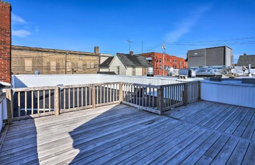 Lorain Appartement | Updated Lake Erie Home about 34 Mi to Cedar Point!