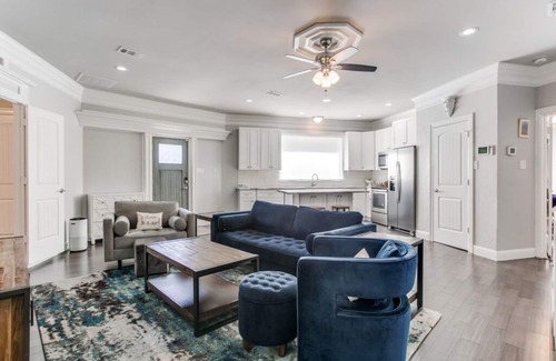 Grapevine Maison | UPDATED MID CENTURY RANCH IN HISTORIC GRAPEVINE!