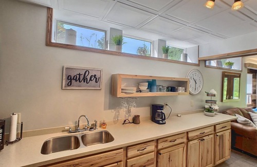 Ellicottville Appartement | «Modernisé et moderne avec un lit king size, 2 acres, 4 couchages»