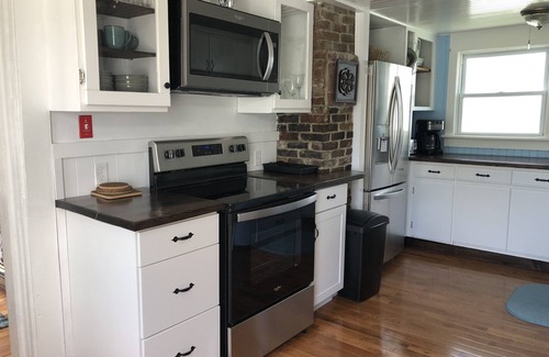 Weirs Beach Maison | Updated Quaint Cottage Steps to Weirs Beach Boardwalk, Eats & Fun!