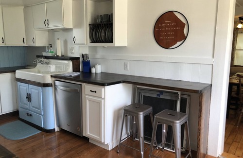 Weirs Beach Maison | Updated Quaint Cottage Steps to Weirs Beach Boardwalk, Eats & Fun!