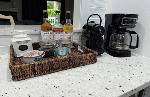 Wilmington Maison | Updated/Resort StyleSleeps-9-Beach-5 min/Pool/Dining/pickle Ball-Prime location