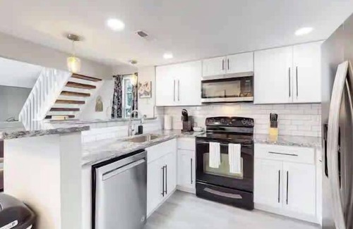 Aurora Hills Maison | Updated Two-Bedroom with Three King Beds, Loft & Two Baths