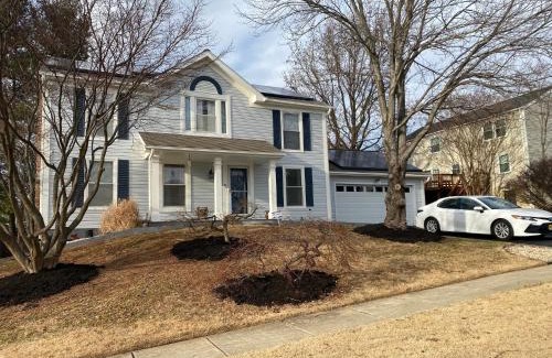 Colesville Maison | Upgraded, beautiful 4 BD Colonial in Silver Spring