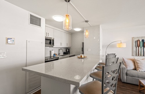 Kihei Copropriété | Upgraded Corner Unit with Amazing Pool and Ocean Views! - Sugar Beach #421