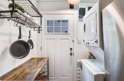 University District Maison | Upgraded Historical Gem 5BR/4Ba/with AC in U District