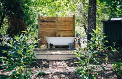 Wandiligong Cabine | Upon a Star - Welcoming you to the most charming holiday retreat, nestled in the picturesque village of Wandiligong, Victoria.