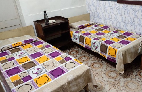 New Delhi Maison | Uppal's PG partageant la chambre avec petit-déjeuner et dîner