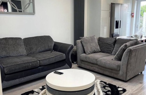 Alibon Maison | Uppamosluxurious London House With 4 Bedrooms