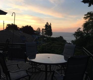Boulevard Bluffs Maison | Upper Level with a view