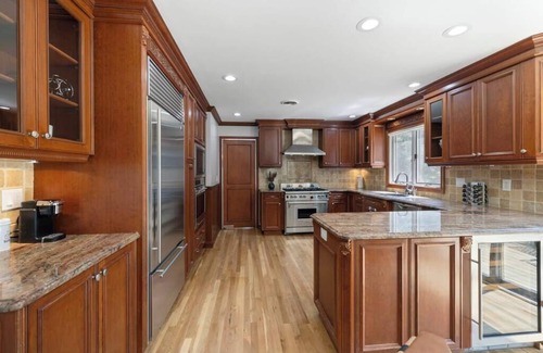 Airmont Maison | Upper Saddle River Resort with Pool and Lake Access