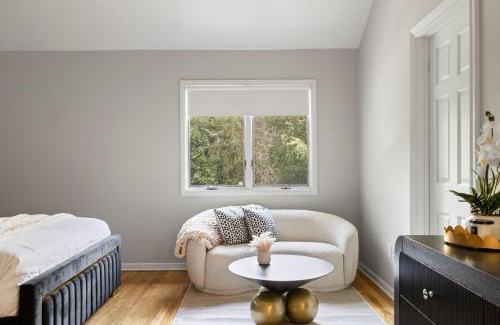 Airmont Appartement | Upper Saddle River Resort w Pool, Hot Tub & Lake