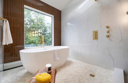Airmont Appartement | Upper Saddle River Resort w Pool, Hot Tub & Lake