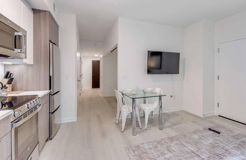 NoMa Hôtel | Upscale 1 BR w/ 5 Star Amenities Near Union Market