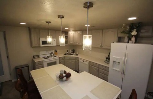 West Jordan Maison | Upscale 2-bedroom with onsite parking.