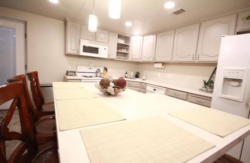 West Jordan Maison | Upscale 2-bedroom with onsite parking.
