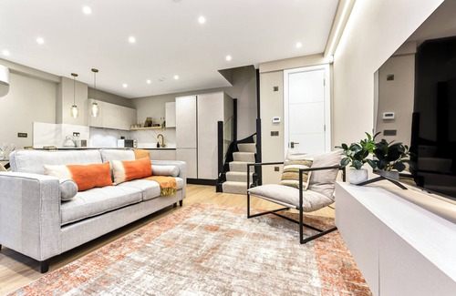 Abbey Road Maison | Upscale 3-BR Haven in High-end and Trendy Location