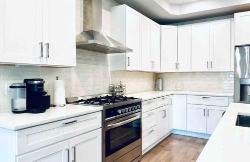 Trinidad Maison | Upscale 3BDR Penthouse with Rooftop TV and Stunning Capitol and Monument Views Near Popular H Street Corridor Parking Included Free Cancellation