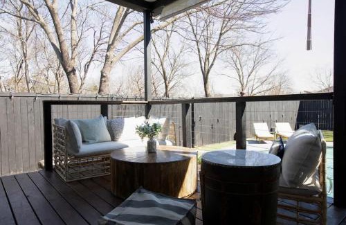 Little Forest Hills Maison | Upscale 3BR with Yard Games Heated Pool and Hot Tub