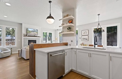 Marylhurst Maison | Upscale and quiet new home in Lake Oswego with amazing Patio
