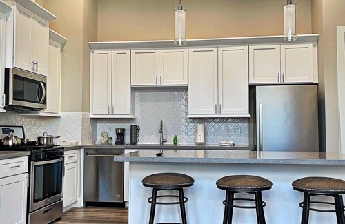Spring Branch East Maison | Upscale brand new beautiful 3bedroom, 2 story home!