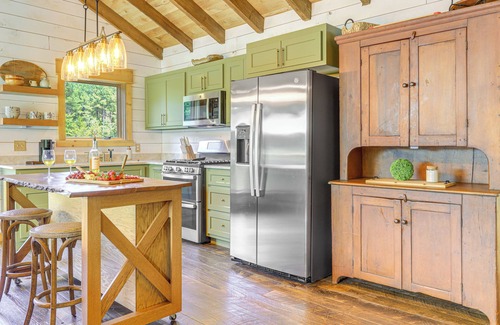 Thomaston Cabine | Upscale Cabin Comfort in Thomaston w/2 Decks!