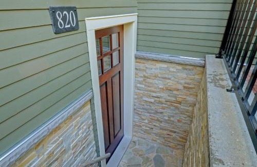 Saanich Maison | Upscale Character Home with Luxurious Amenities
