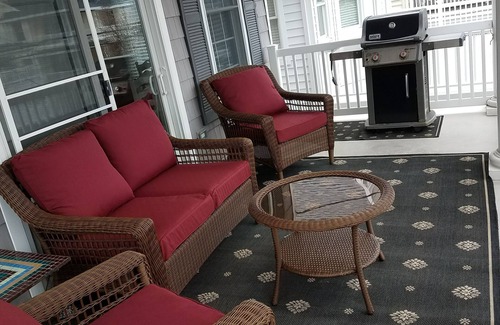 North End Copropriété | Condo haut de gamme au 2e étage situé dans un quartier recherché avec vue sur la plage
