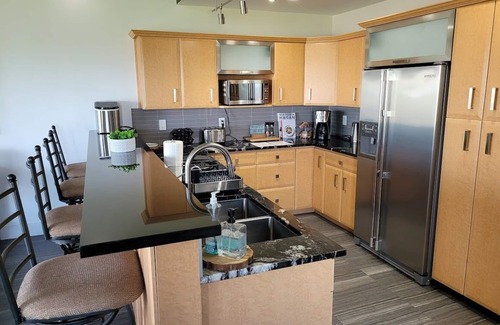 Pointe aux Roches Maison | Upscale Cottage/HOT TUB/Main house + Studio Loft