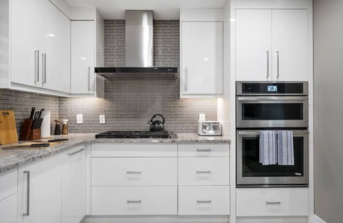 Lower Mount Royal Maison | *Upscale Downtown Home on 17 Ave | 2 King Rooms*