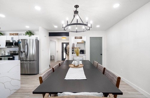 Litchfield Park Maison | Upscale Family Gem ~ Scenic Pool ~ Game Room ~ Pkg