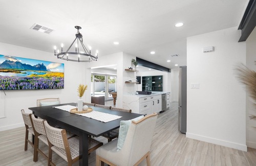 Litchfield Park Maison | Upscale Family Gem ~ Scenic Pool ~ Game Room ~ Pkg