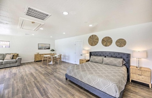 Glendale Appartement | Upscale Glendale Casita with Pool and Hot Tub!