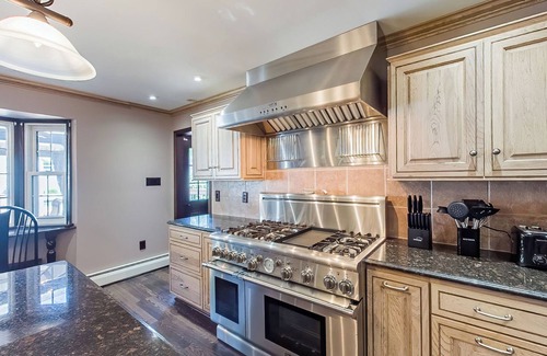 Ranshaw Maison | Upscale Home with Heated Inground Pool 15 mins to Knoebels