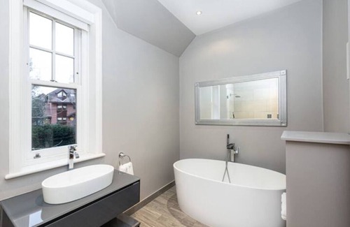 Highgate Maison | Upscale Immense 5BR Edwardian Mansion in N. London